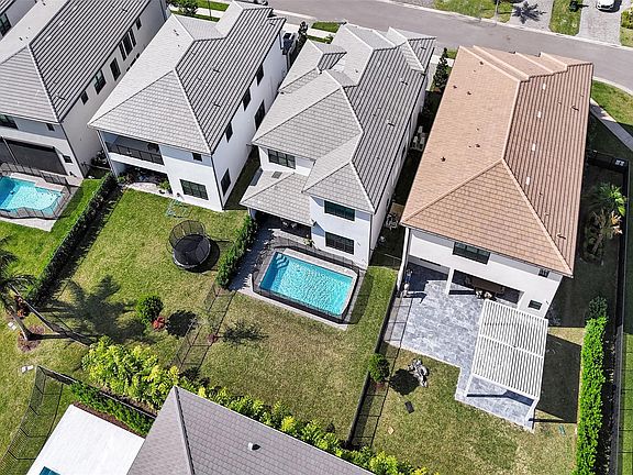 3rd image of 20044 Hirono Lane