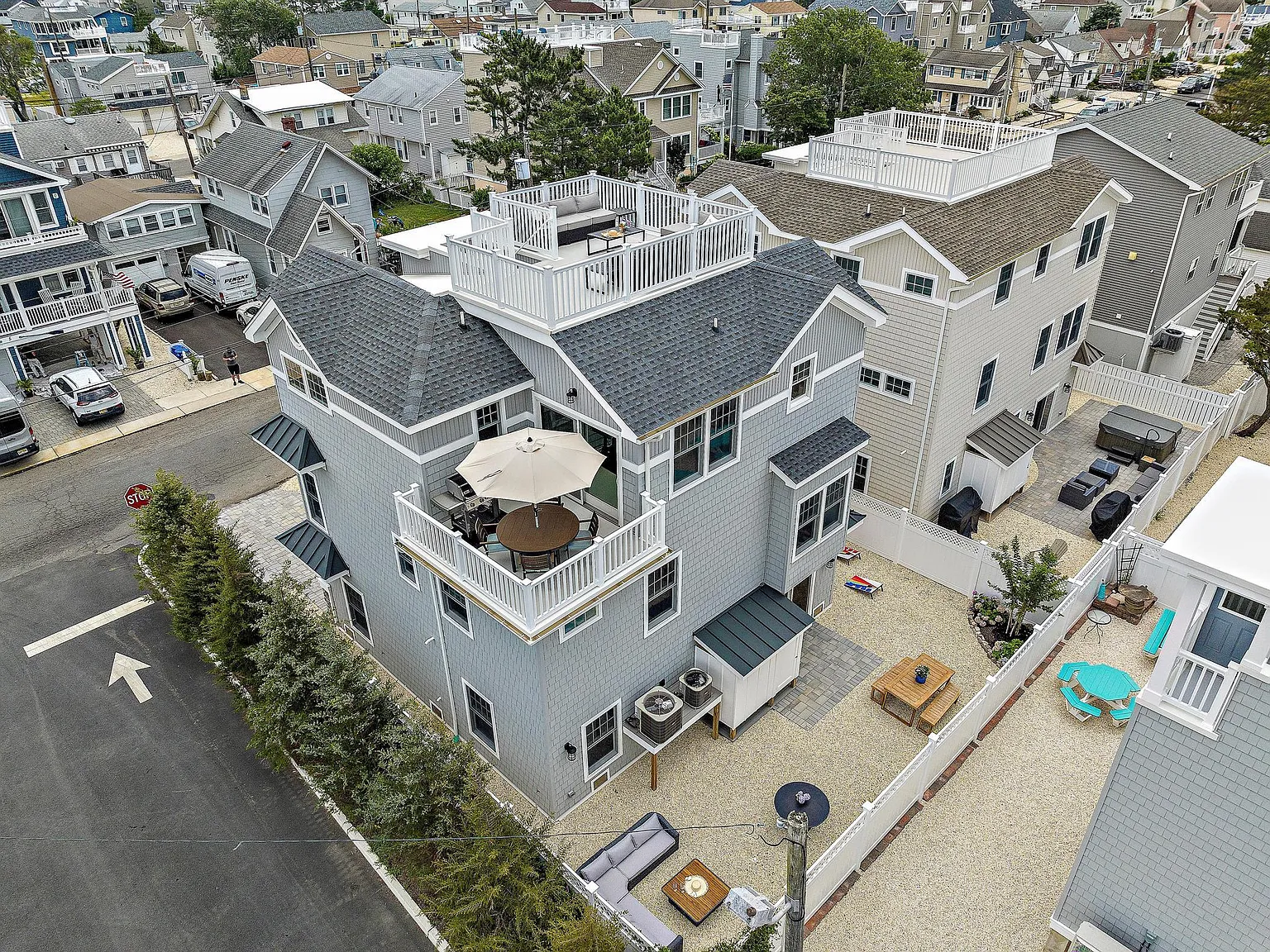 10 E Delaware Ave — Photo 4