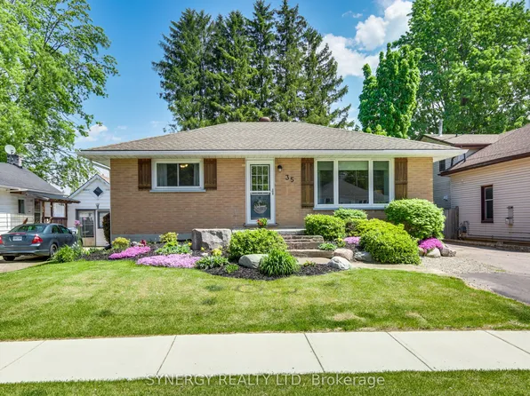 35 Queen St, Strathroy Caradoc, ON N7G 2H5
