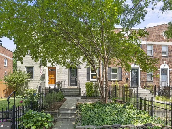 911 Bashford Ln, Alexandria, VA 22314