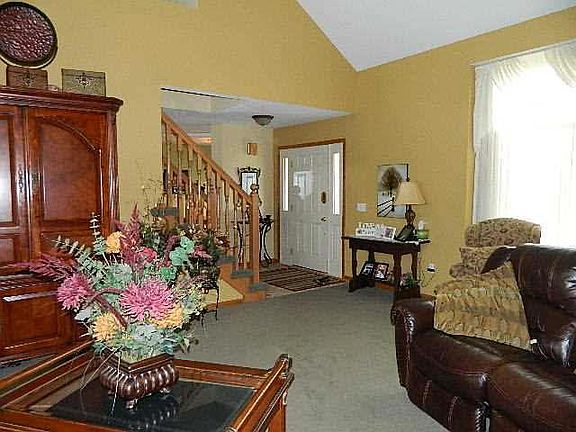 3rd image of 785 Regents Park Dr