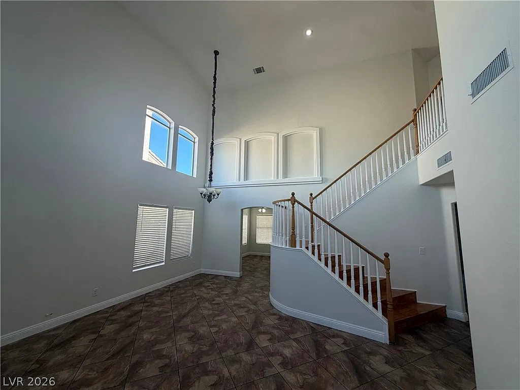 4 bed, 2.5 bath, 2350 sqft, $2,600 — Photo 4