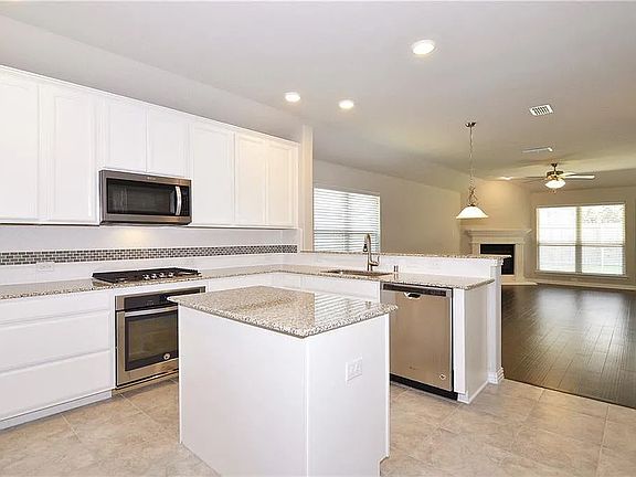 5th image of 512 Fossil Creek Dr