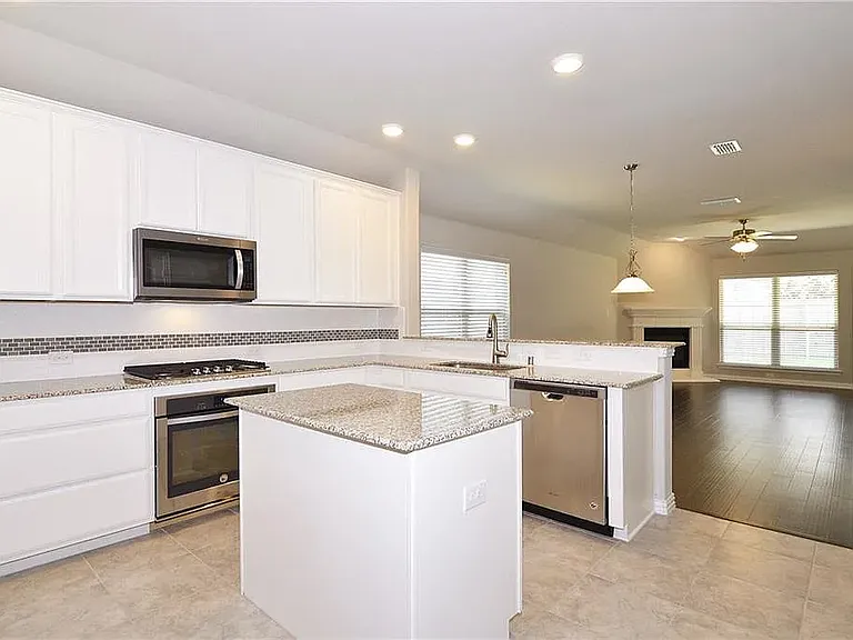 512 Fossil Creek Dr — Photo 5