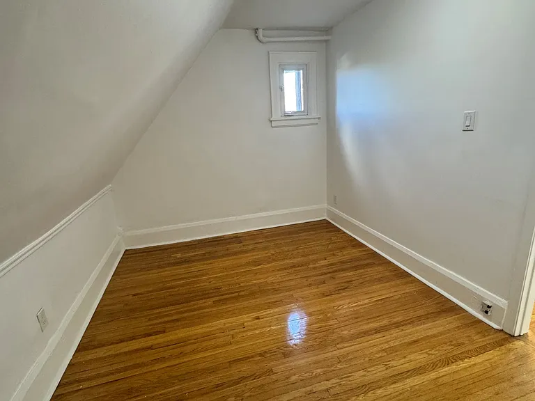 781 Saint Clair Ave W #19 — Photo 3