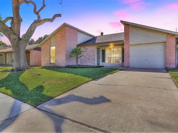 1014 Woodbridge Ave, Pearland, TX 77584