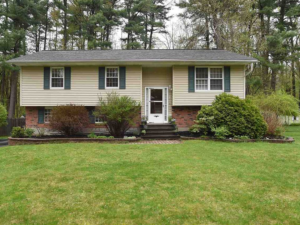 1st image of 6 Sylvan Ln