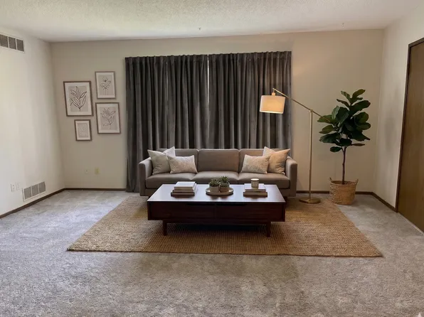 1124 Flammang Dr, 1124 Flammang Dr APT 2, Waterloo, IA 50702
