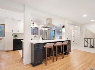 15801 Day Pl, Minnetonka, MN 55345