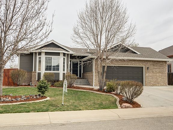 Great Curb Appeal!