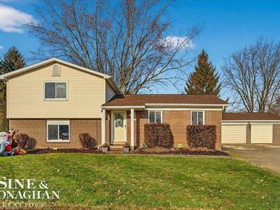 19219 Lloyd St, Clinton Township, MI, 48038