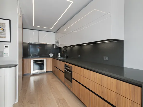 324 West 23rd Street 5B image 3 of 10