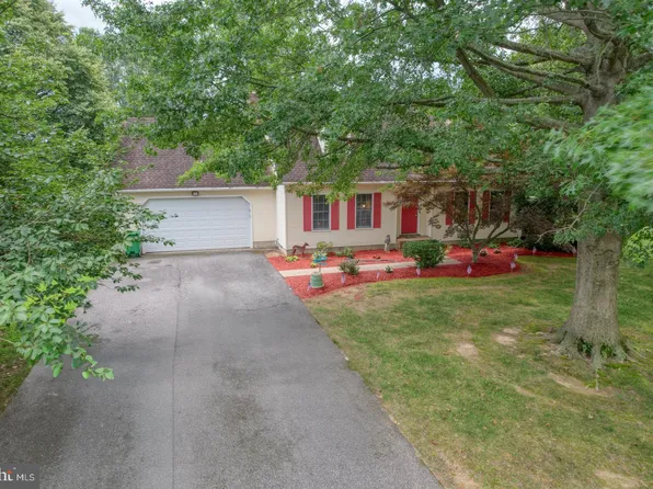 28 Howe Dr, Dover, DE 19901