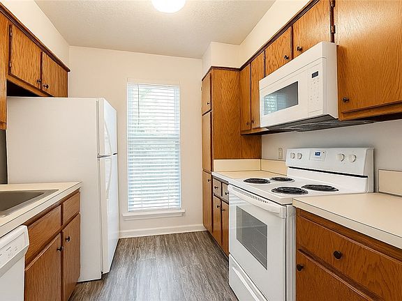5th image of 2406 Bandera Dr APT C
