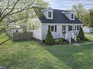 8 Riviera Dr, Pennsville, NJ 08070