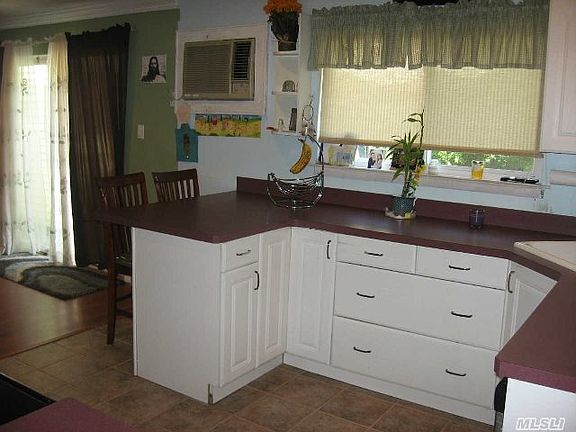 4th image of 19 Fairwood Ln