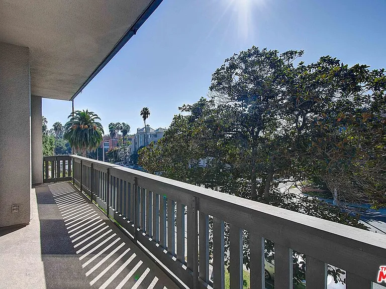2324 S Beverly Glen Blvd #201 — Photo 5