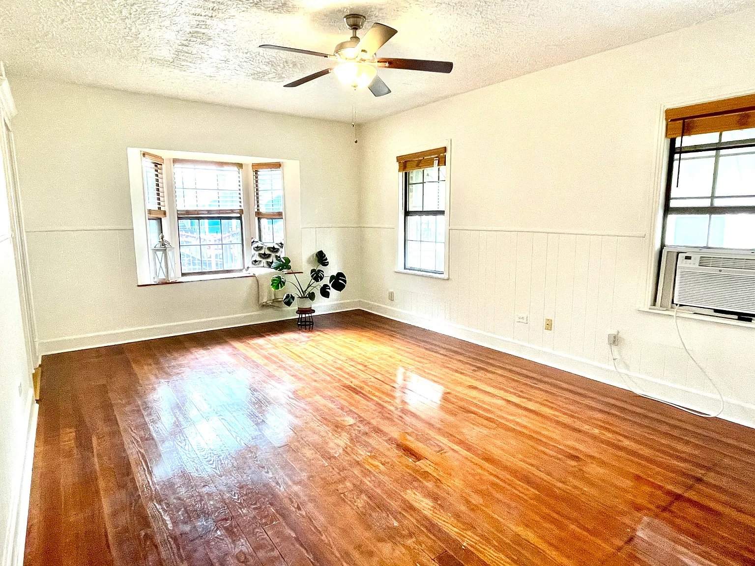3 bed, 1.0 bath, 1500 sqft, $2,100 — Photo 4