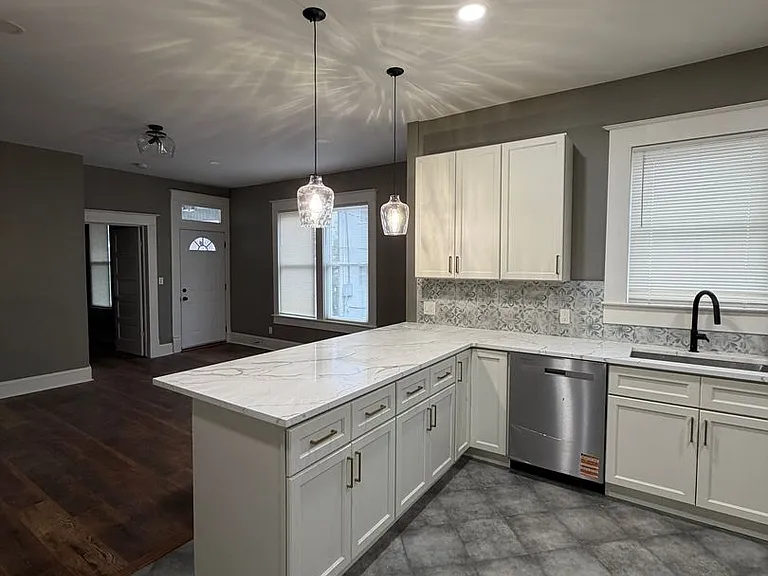 1108 N Main St — Photo 3