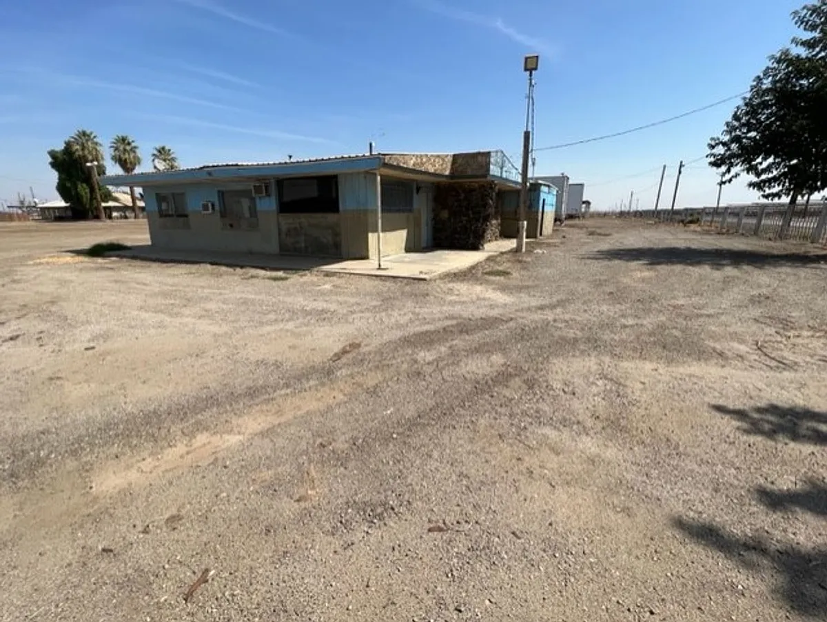 Building Photo - 1092 E Hosking Rd