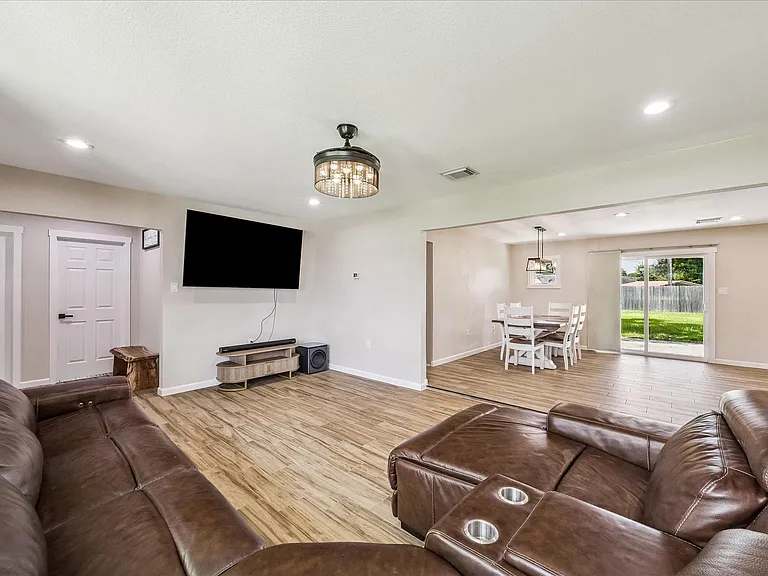 405 N Fulton St — Photo 2