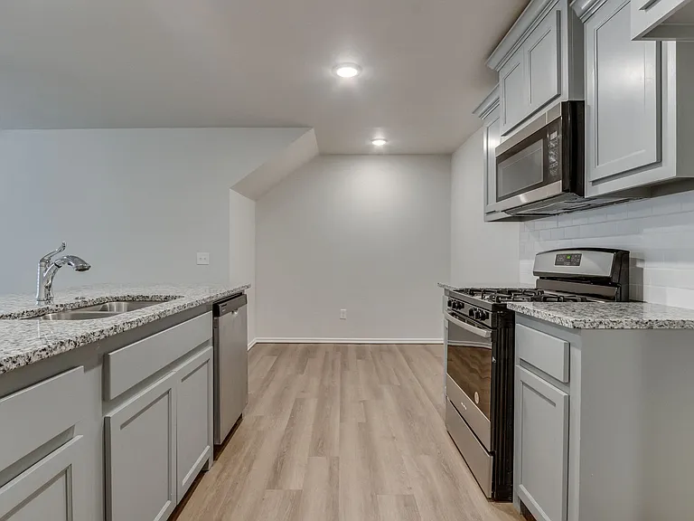 10810 NW 119th Pl — Photo 18