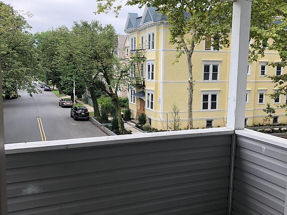 5th image of 109 Shepard Ave #2