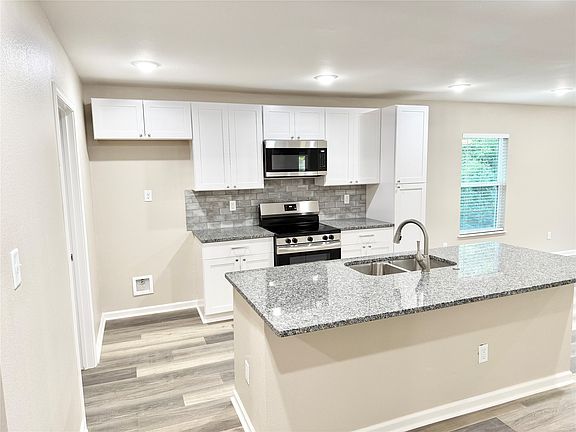 5th image of 506 Jeanette Ave