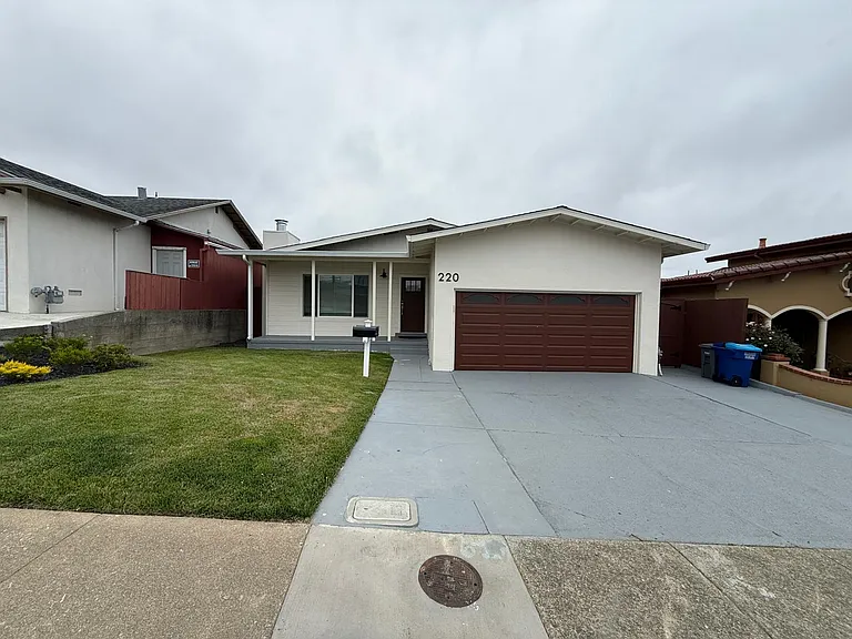 220 Sequoia Ave — Photo 2