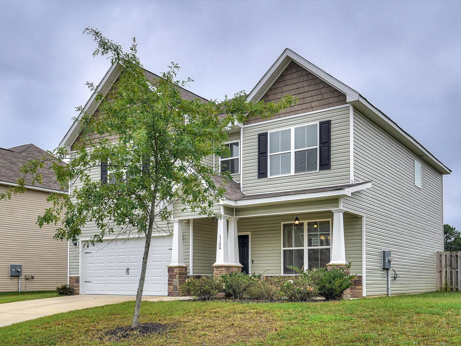 4 bed, 2.5 bath, 2392 sqft, $2,100 — Photo 4