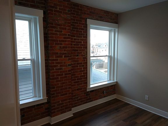 3rd image of 25 S Plum St #3