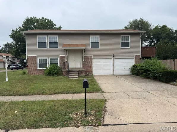 6113 Lake Paddock Dr, Florissant, MO 63033