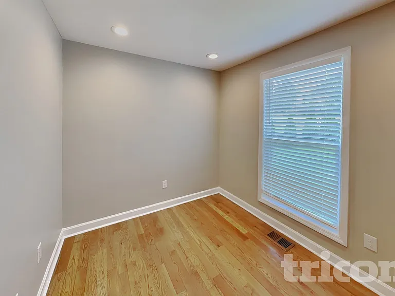 1026 Chelsea Dr — Photo 11