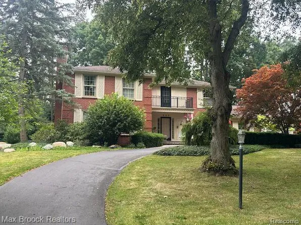 527 Overbrook Rd, Bloomfield Hills, MI 48302