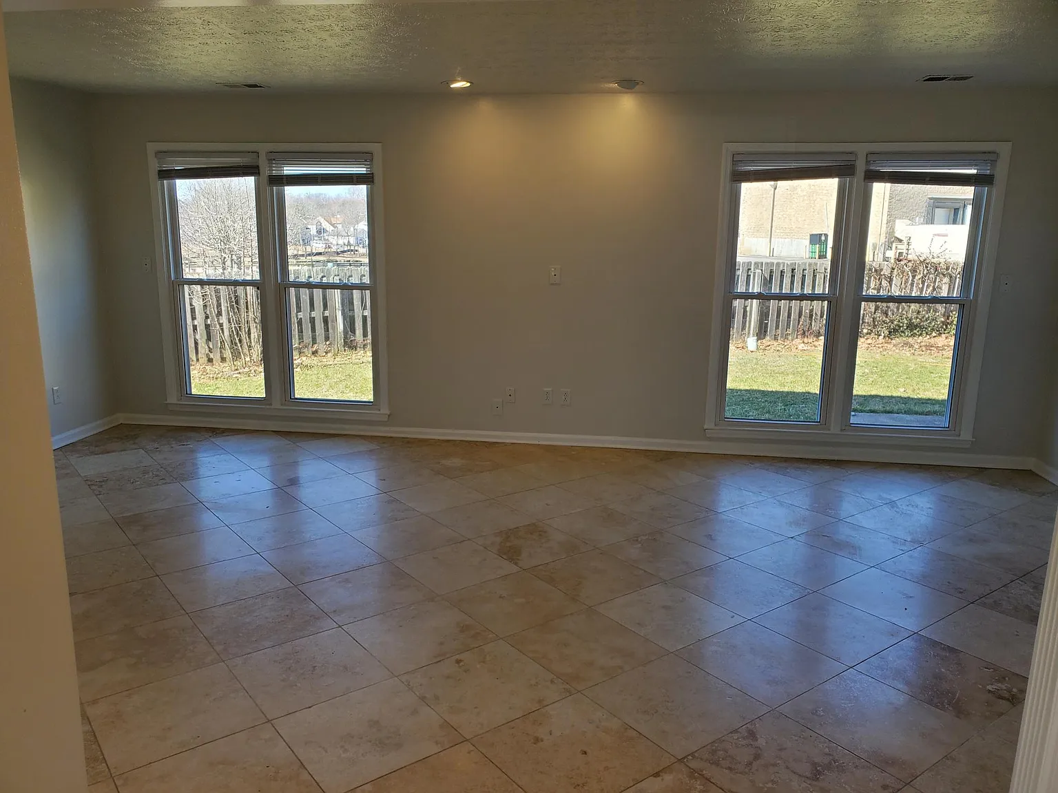 3 bed, 2.5 bath, 1831 sqft, $2,095 — Photo 4
