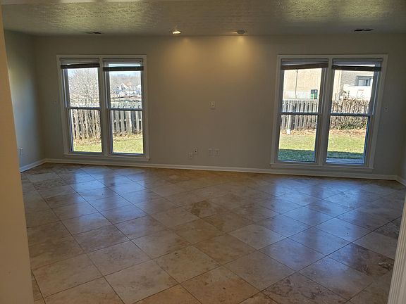 4th image of 645 Twin Pines Way