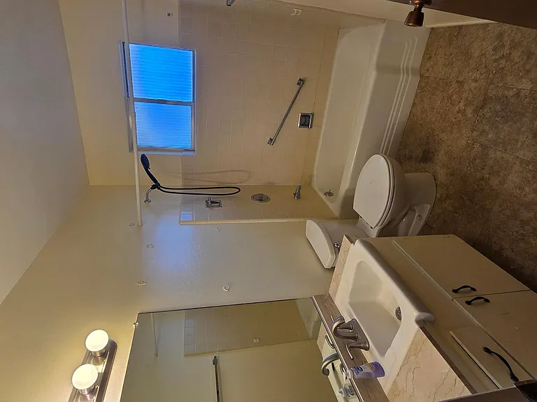 10806 N 110th Dr — Photo 18