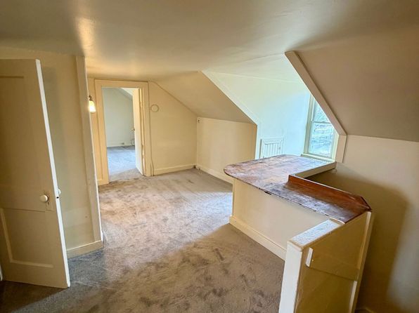 230 Crystal St APT 3