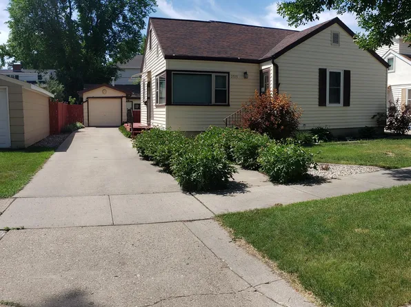 2515 4th Ave N, Grand Forks, ND 58203