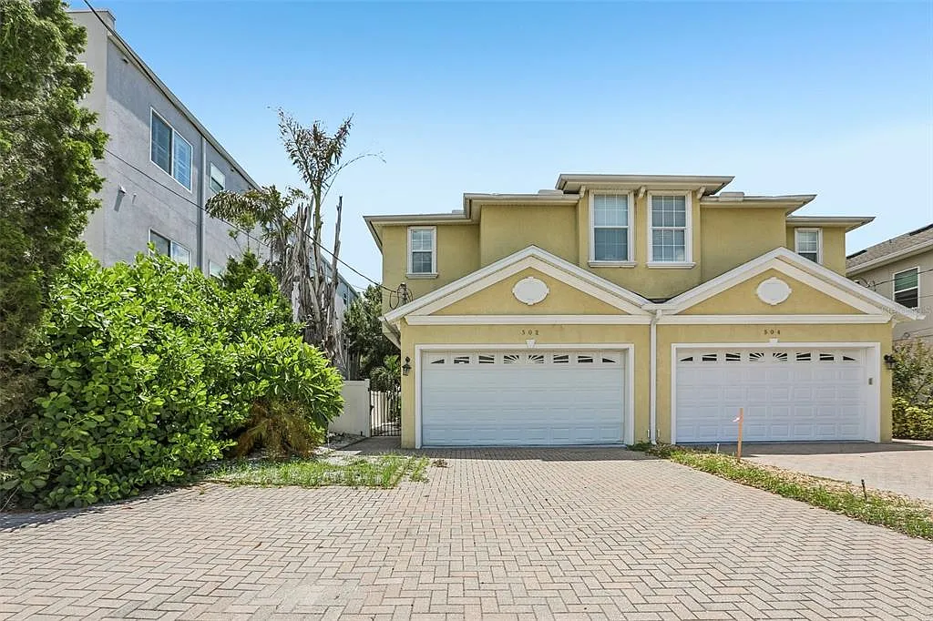 3 bed, 2.5 bath, 2405 sqft, $4,100 — Photo 1