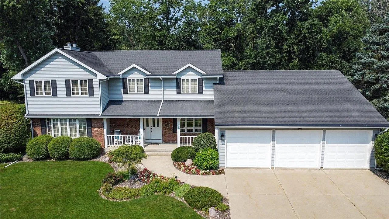 820 Tamarack Way photo 1