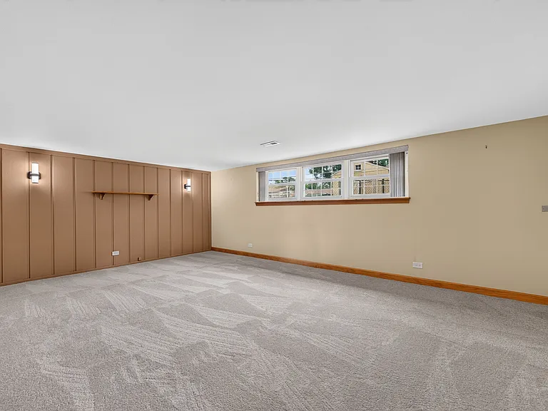 135 Jeffery Ln — Photo 29