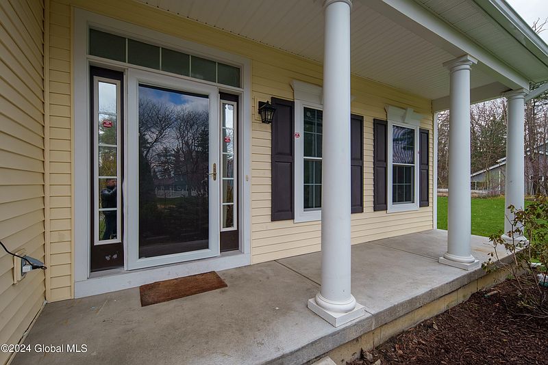 3rd image of 132 Denise Drive