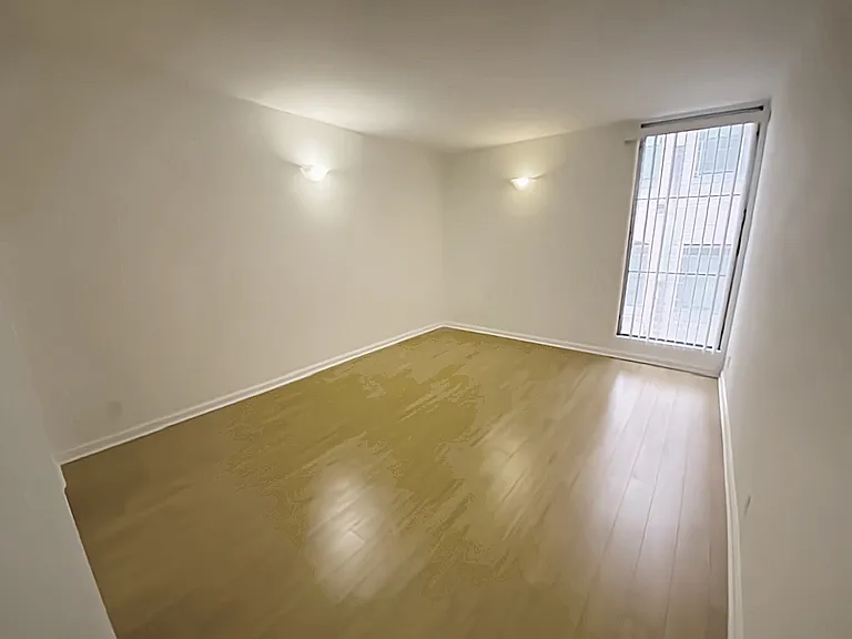 435 S Mariposa Ave — Photo 12