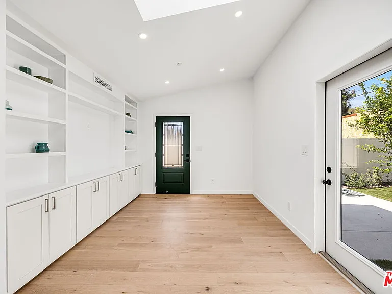 7935 Zelzah Ave — Photo 6