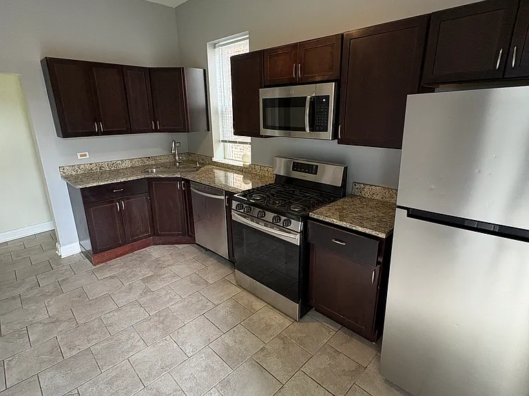 1541 S Central Park Ave #2A — Photo 8