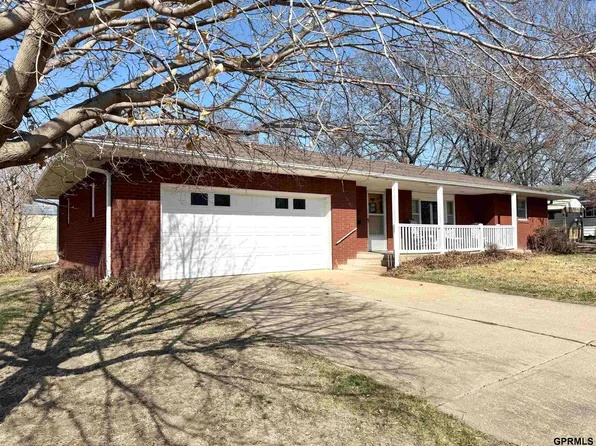 1140 E St, Geneva, NE 68361