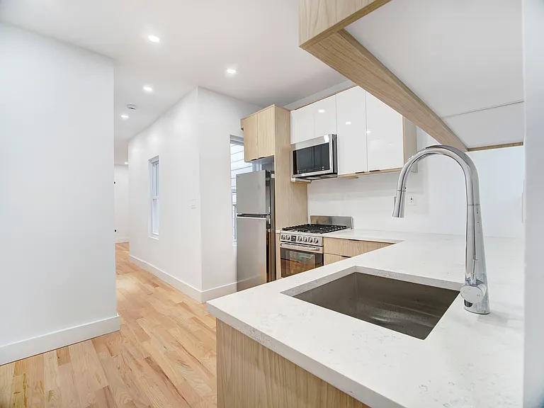 151 Williams Ave #2L — Photo 4