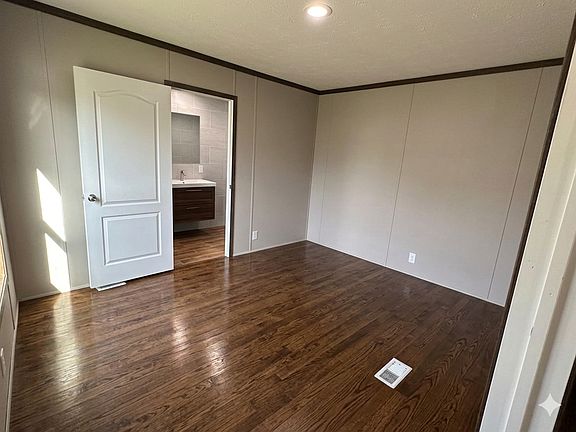 5th image of 100 Nicholas Dr #E3