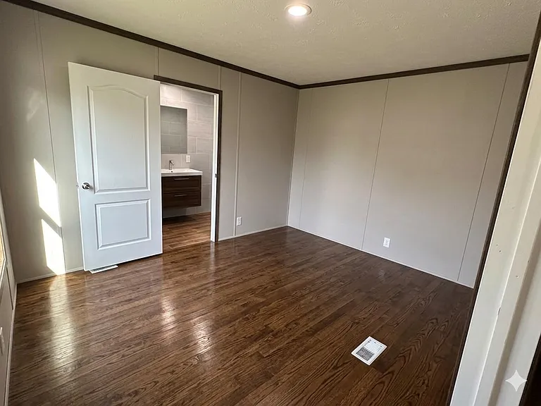 100 Nicholas Dr #E3 — Photo 5